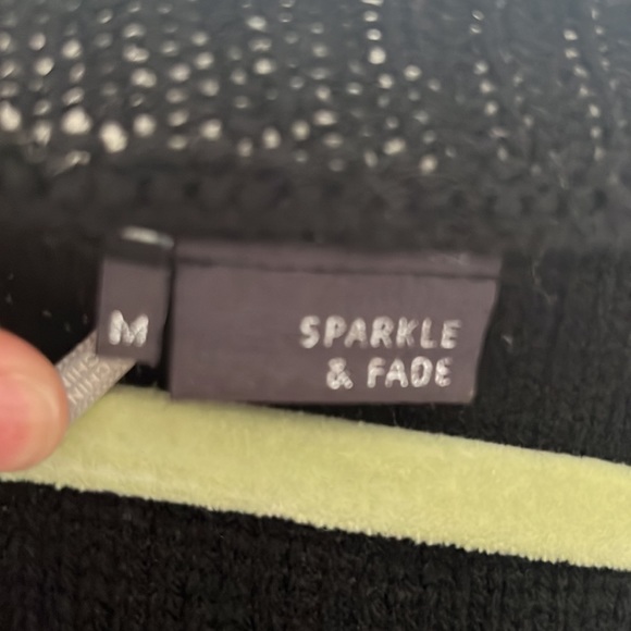 Black and metallic gold sweater - Picture 2 of 2